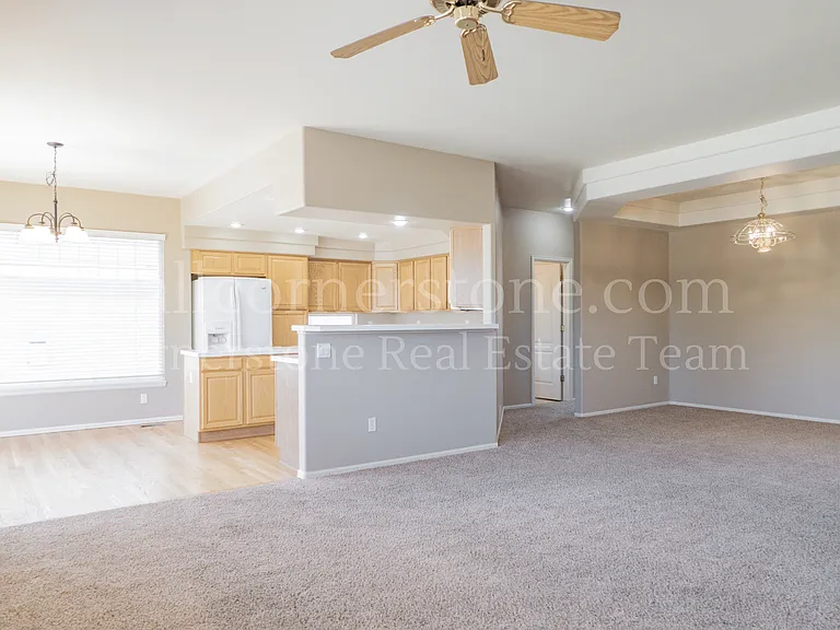 3305 Hollycrest Dr — Photo 8