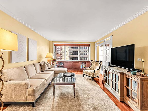 3rd image of 415 E 52nd St APT 7BC
