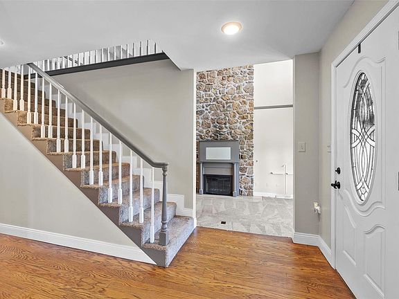5th image of 1555 Amblewood Dr
