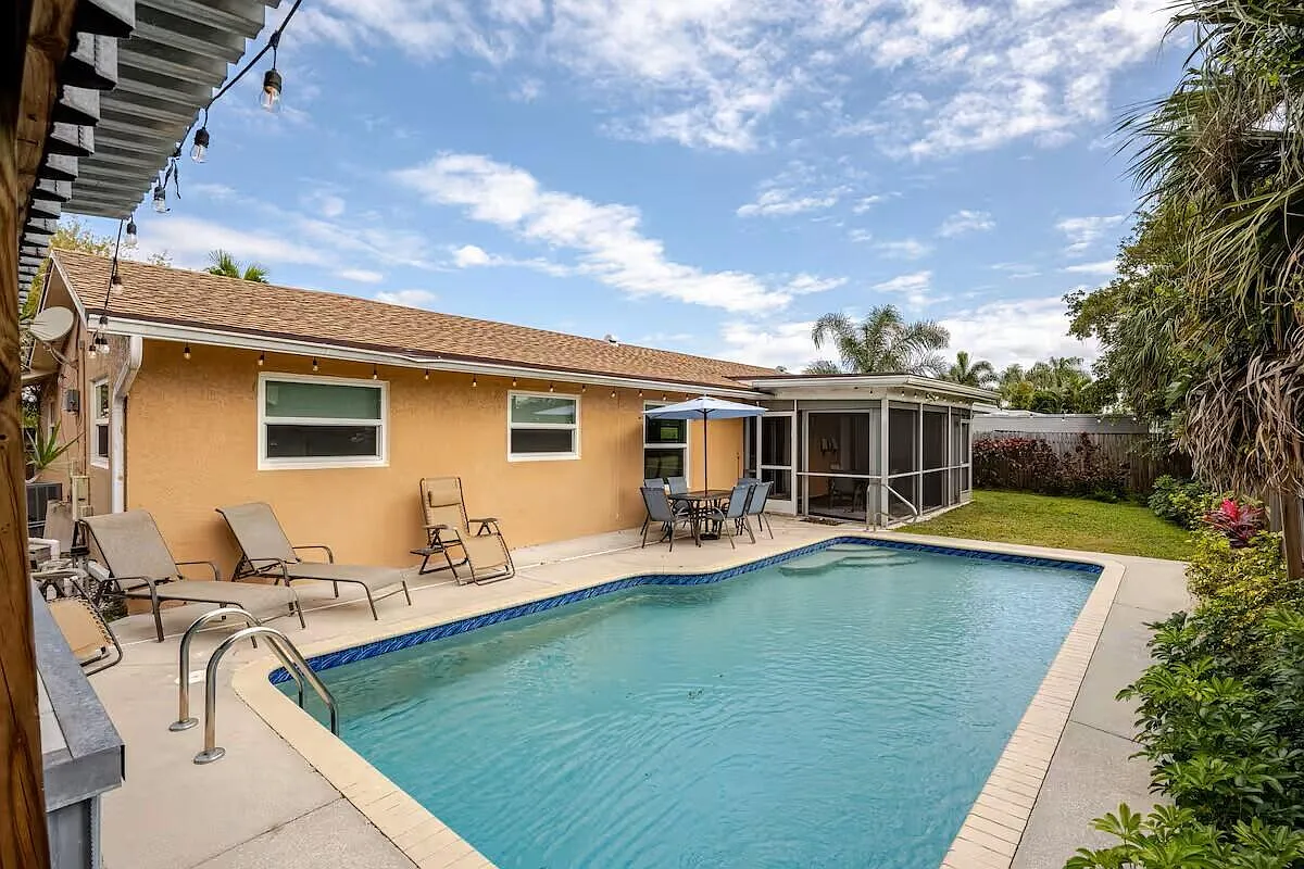 3 bed, 2.0 bath, 1428 sqft, $3,700 — Photo 3
