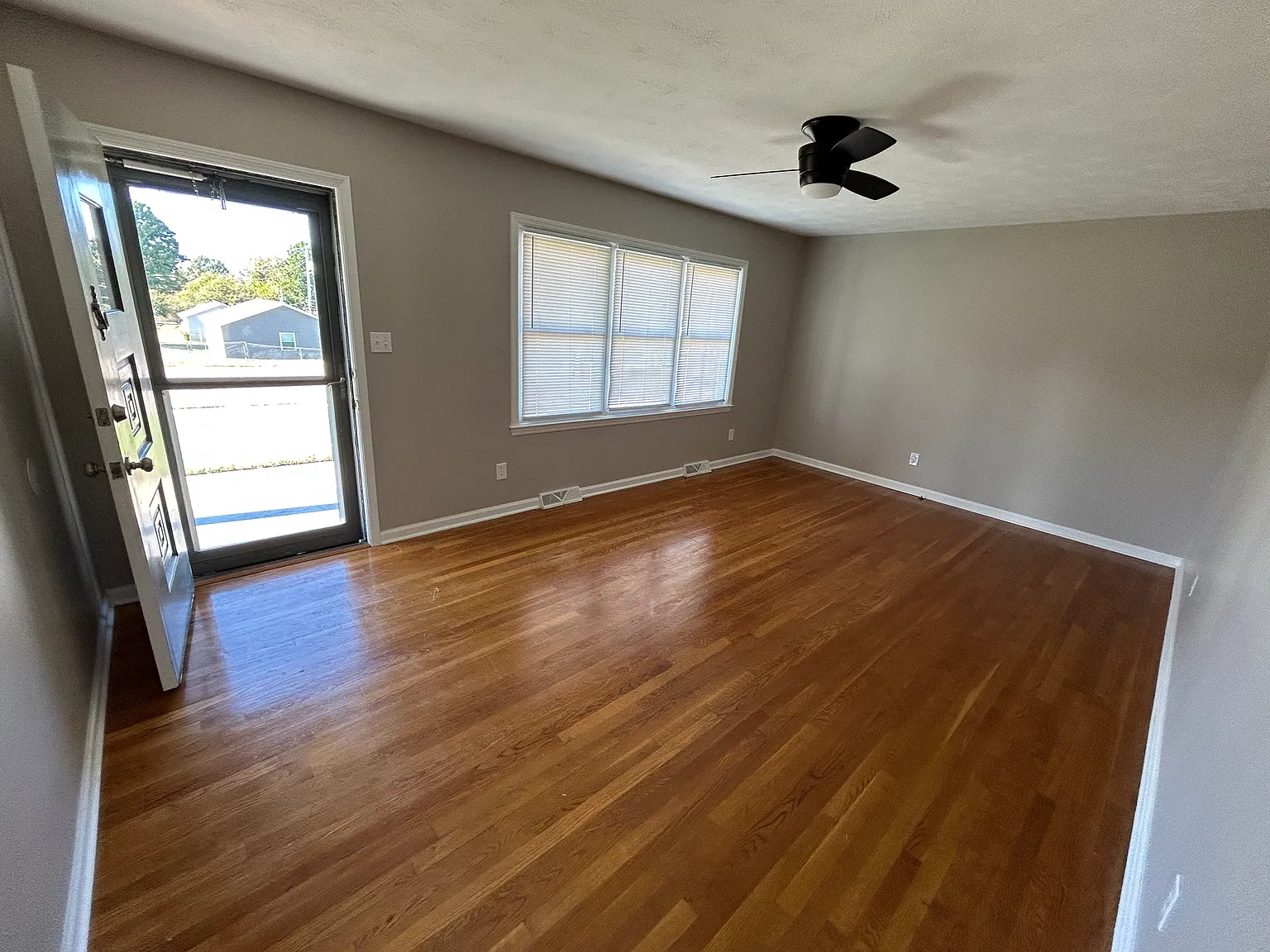 3 bed, 1296 sqft, $1,750 — Photo 2