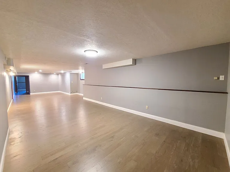 3425 E 61st Ave — Photo 28
