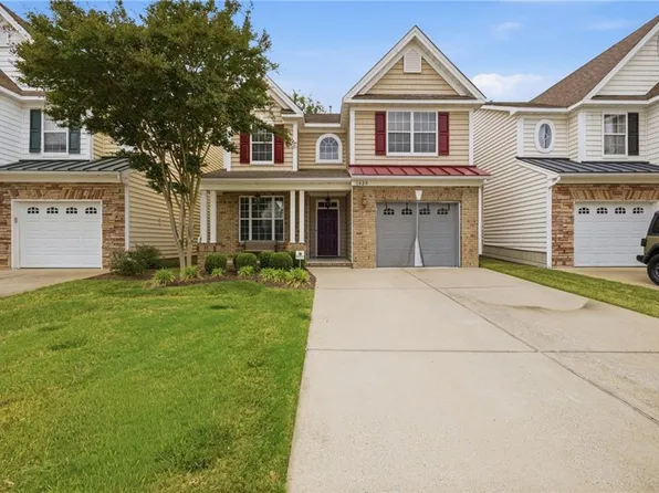 1020 Silver Charm Cir, Suffolk, VA 23435