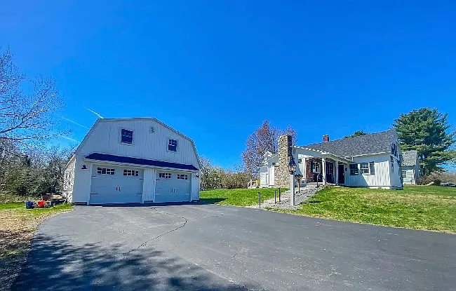 60 Sheldon St — Photo 2