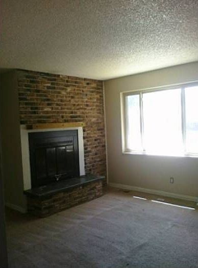Living Room W/ Fireplace