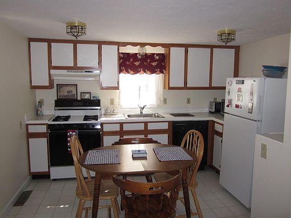 5th image of 19 Hemlock St