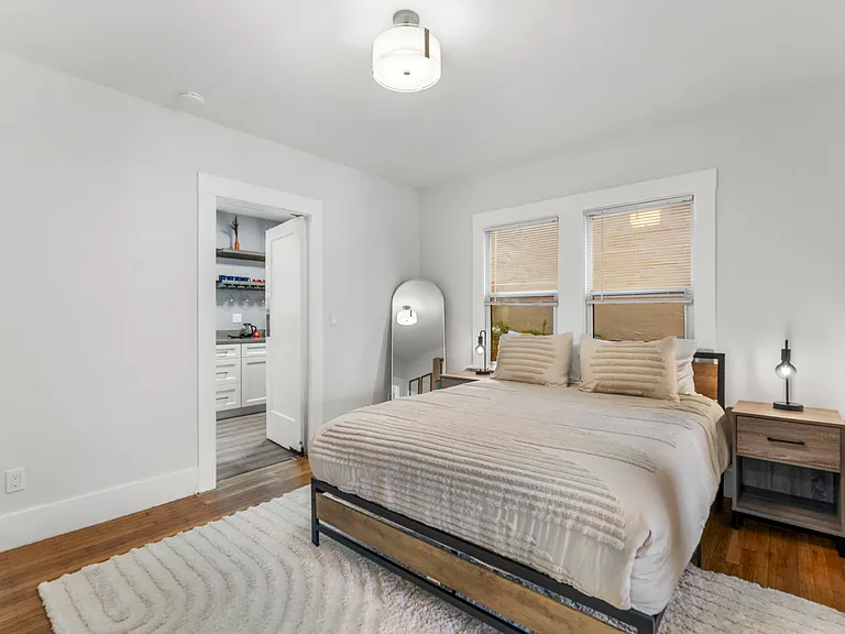 2421 Hilgard Ave #2421 — Photo 7