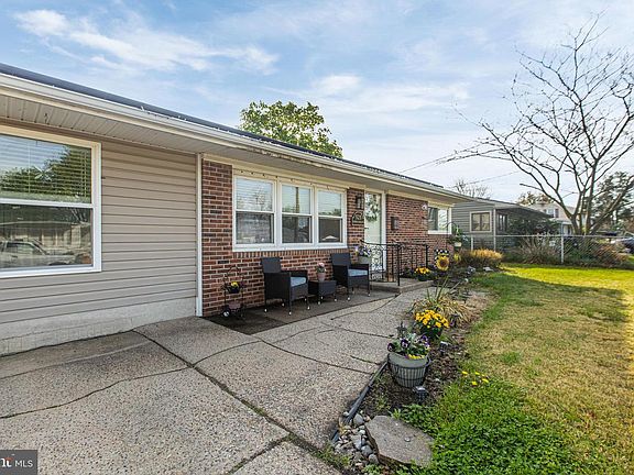 5th image of 525 N Coles Ave