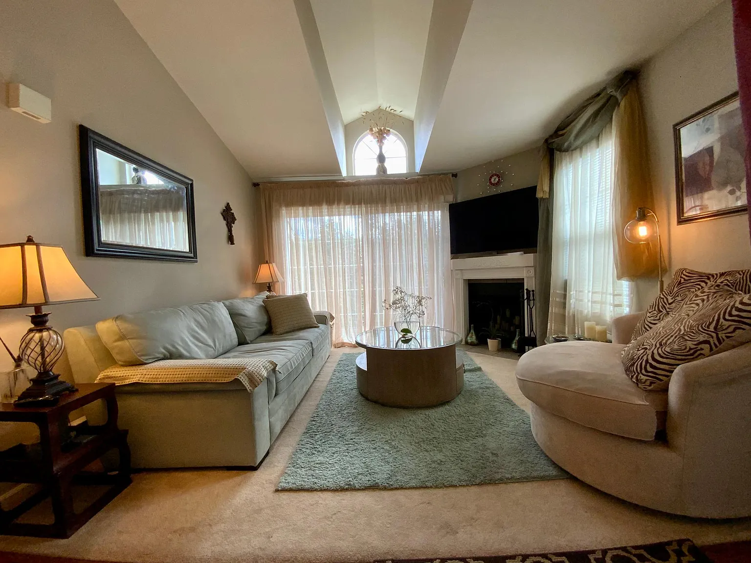2 bed, 728 sqft, $1,850 — Photo 3