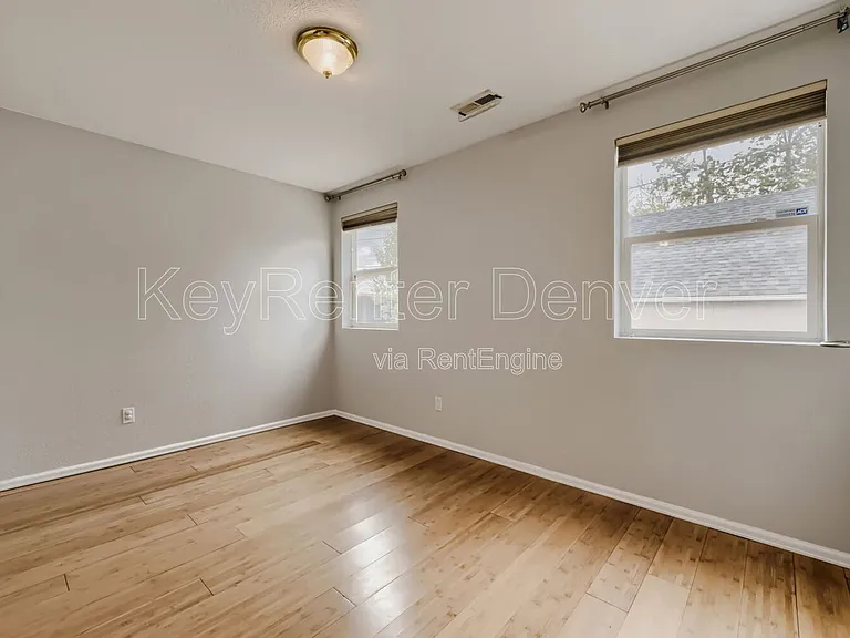 4870 Beach Ct — Photo 15