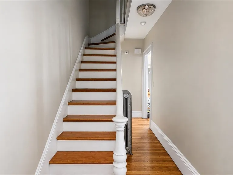 27 Franklin Ave — Photo 7