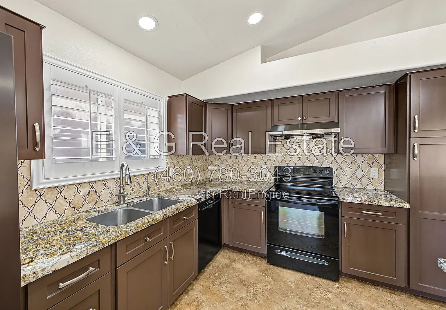 4 bed, 2.0 bath, 1884 sqft, $2,600 — Photo 2