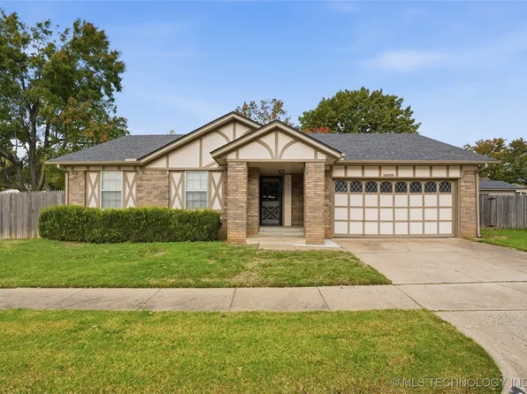 1402 N Elm St, Owasso, OK 74055