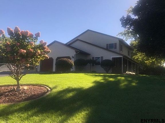 3rd image of 9 Gleneagles Blvd