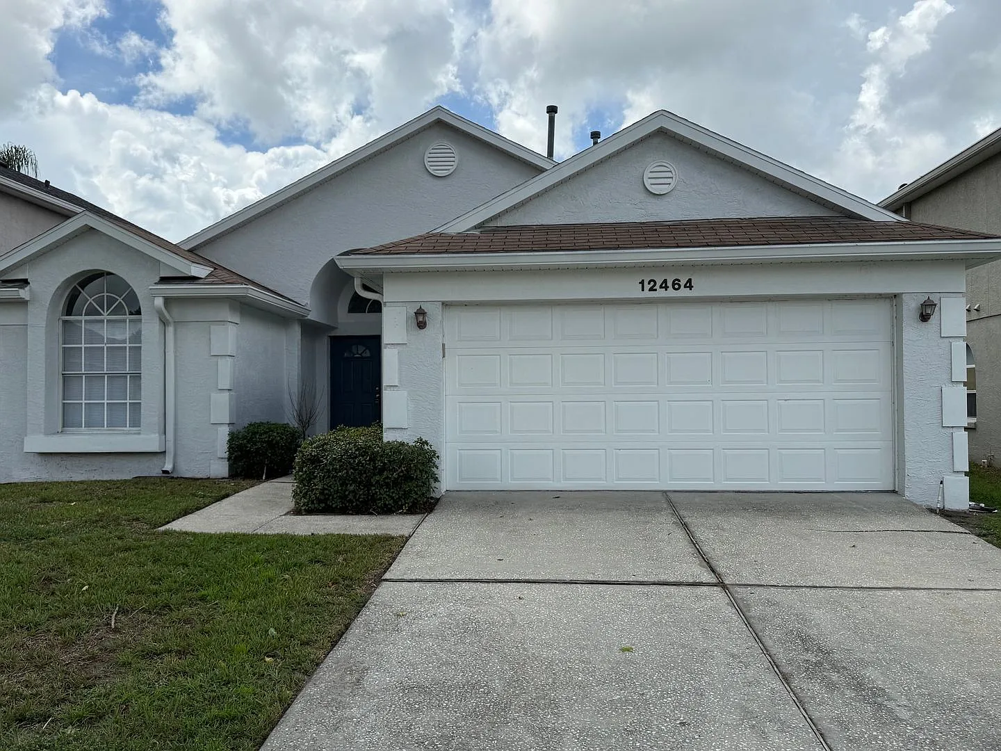 Large 3 Bedroom, 2 Bathroom Single Family Home — Photo 4