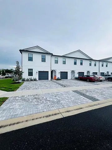 3 bed, 1750 sqft, $3,300 — Photo 2