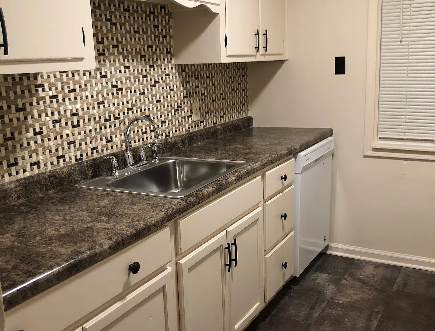 3 bed, 1000 sqft, $1,450 — Photo 2