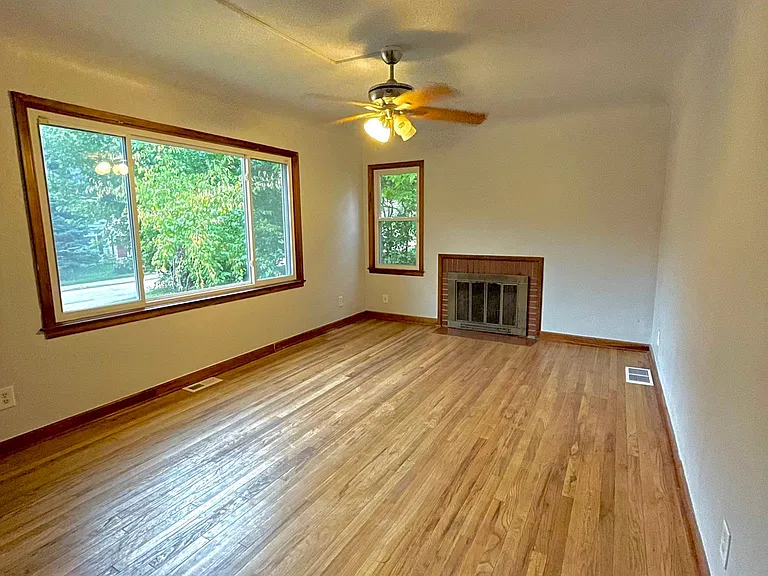 619 Salem St — Photo 9
