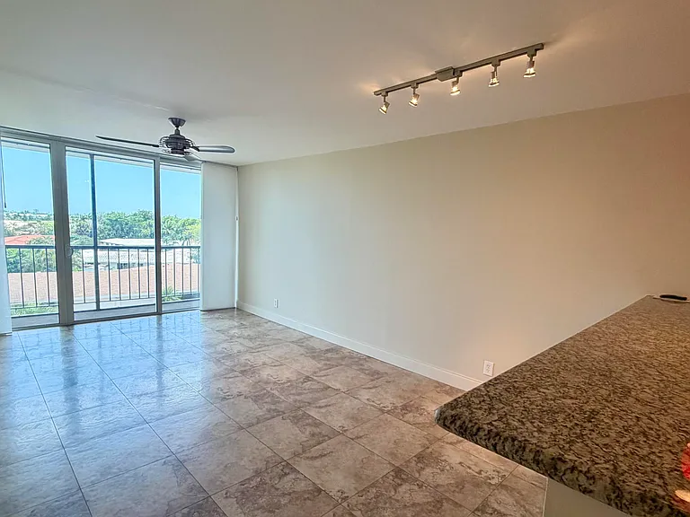 4501 NE 21st Ave #402 — Photo 5