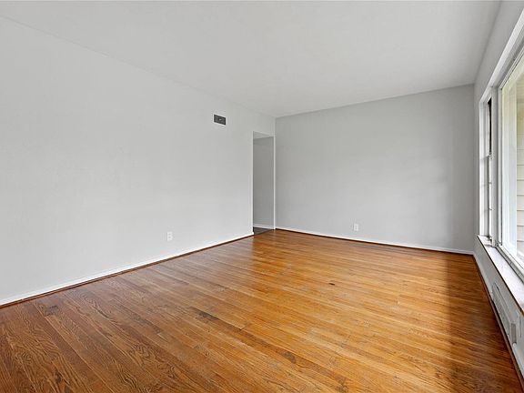 2nd image of 113 Habecking Dr