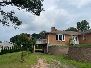 8 Kent Rd, Meriden, CT 06451