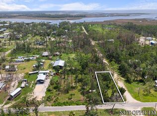 430 4th St NW, Steinhatchee, FL 32359