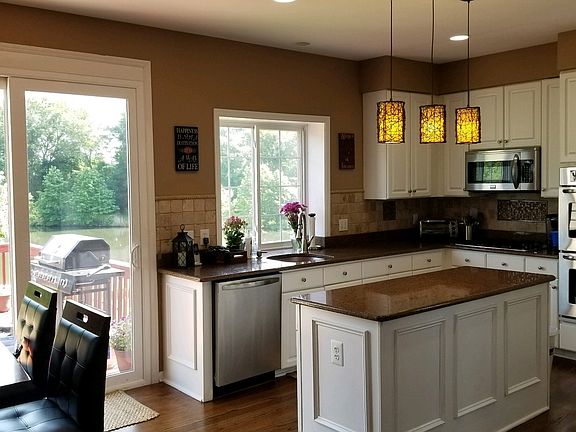5th image of 12 Andover Dr