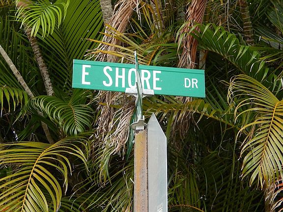 5th image of 1085 E Shore Dr
