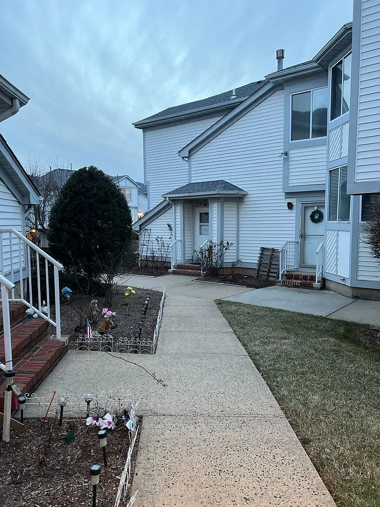 1002 Jesse Way photo 1