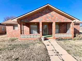 614 SW 2nd St, Lockney, TX 79241
