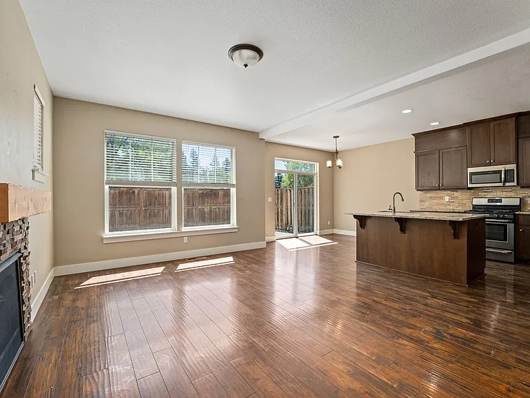 1064 SE Leonel Ln — Photo 9
