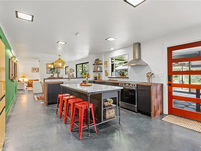 3252 W Roxboro Rd NE — Photo 17