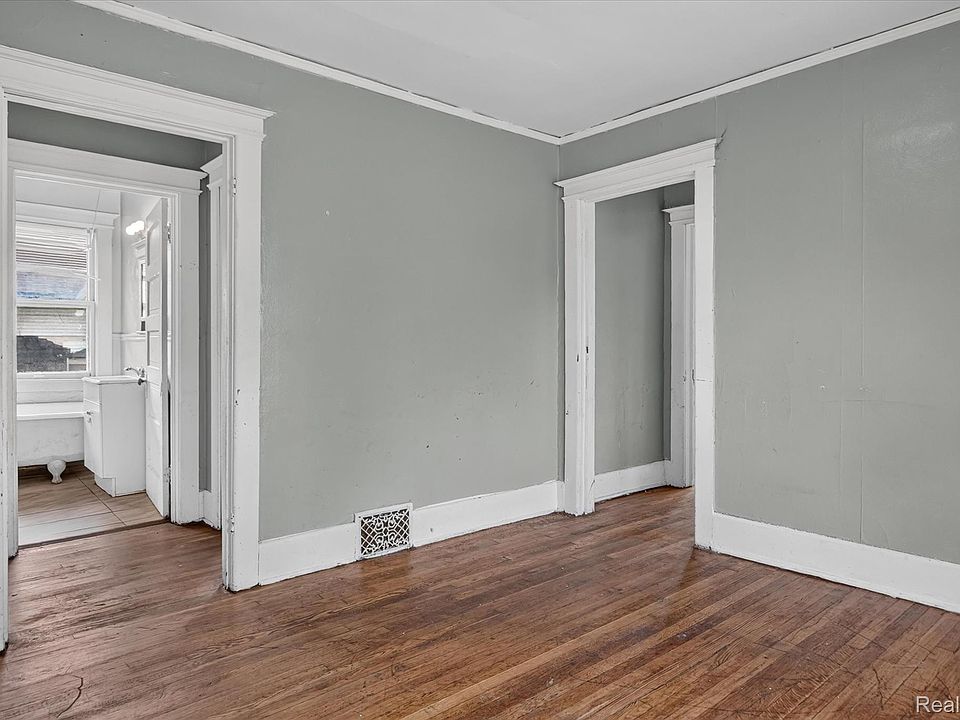 127-9 Buena Vista St W, photo 27