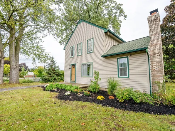 8853 Beech Daly Rd, Taylor, MI 48180