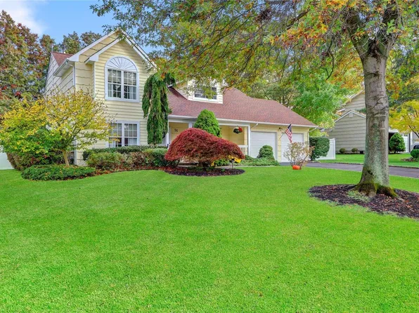 56 Westminster Drive, Bohemia, NY 11716
