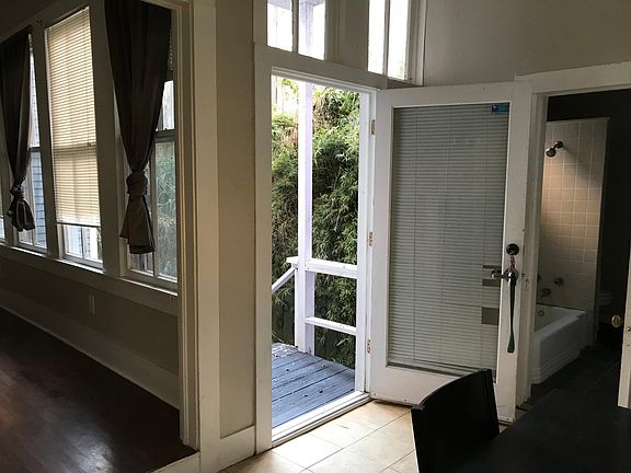 4th image of 905 20th St APT 2