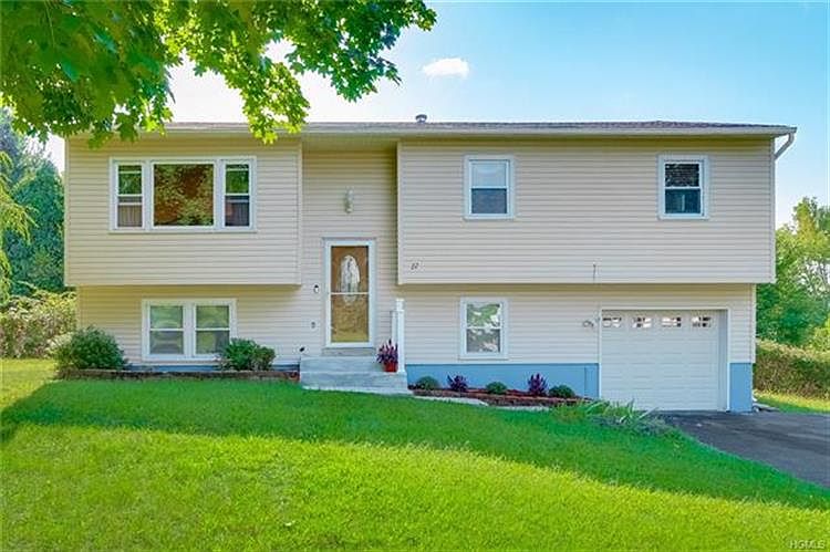 1st image of 27 Oxford Ln