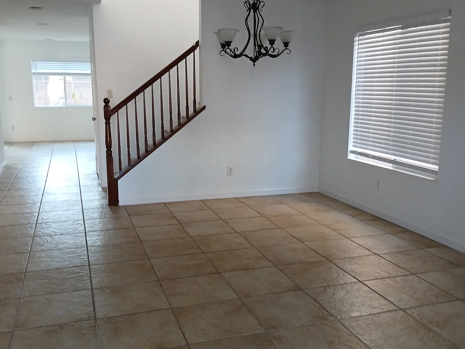 4 bed, 2600 sqft, $4,800 — Photo 4