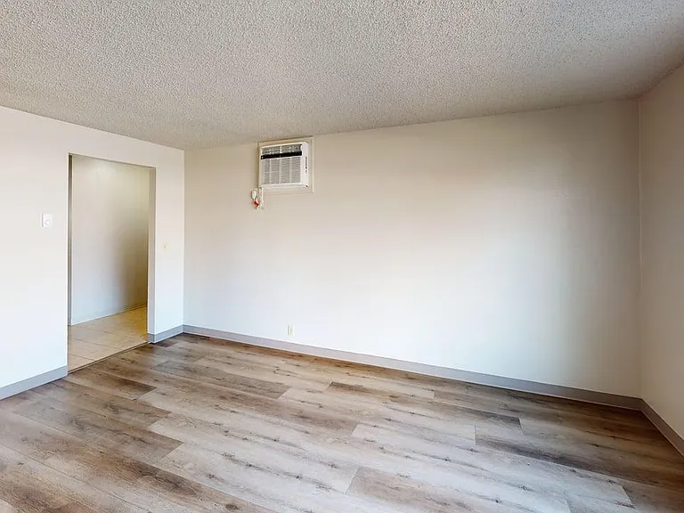 245 W Coe Ave #5 — Photo 6