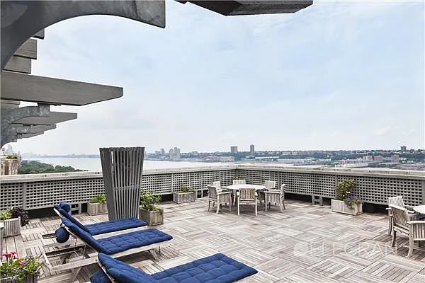 Sold by (Legacy) Elegran | media 8
