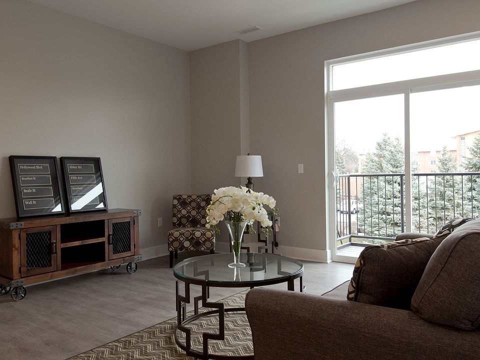 1st image of 1 Carlton Ave SE #301