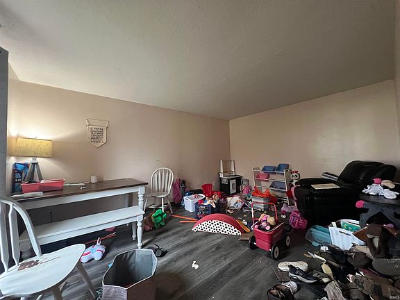 3rd image of 3627 Iowa Ct