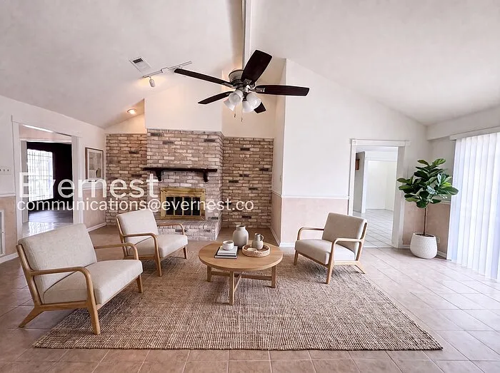3 bed, 2.0 bath, 1942 sqft, $1,845 — Photo 3