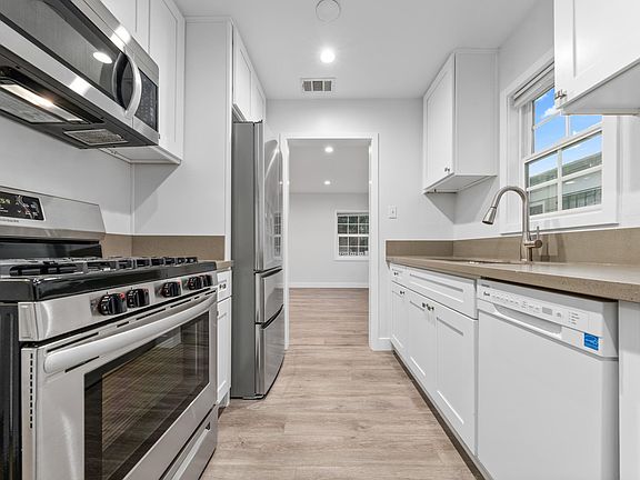 5th image of 11230 La Maida St