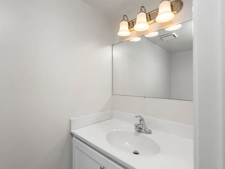 705 Ivy St #1 — Photo 8