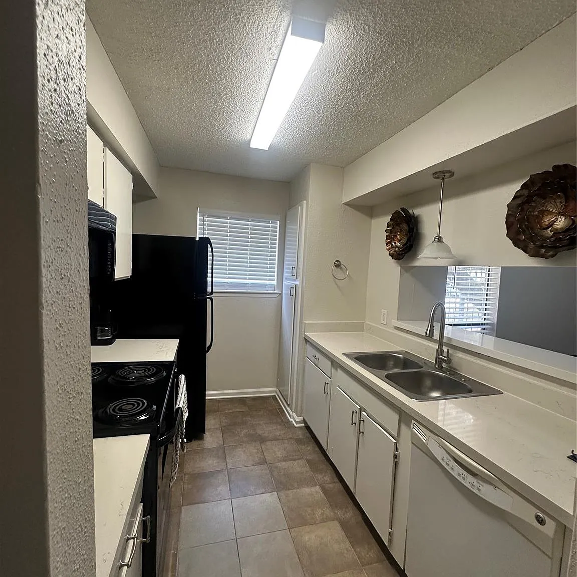 1 bed, 1.0 bath, 804 sqft, $1,200 — Photo 2