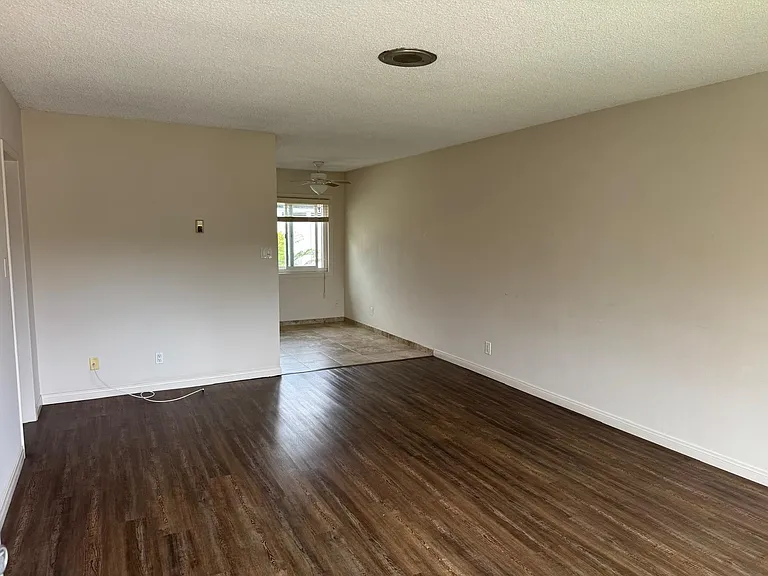 21015 Wood Ave #B — Photo 4