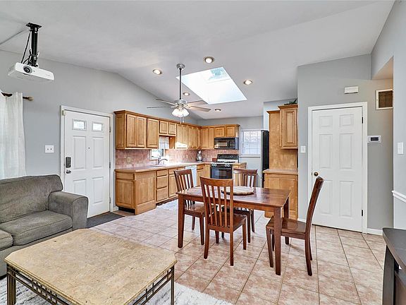 2nd image of 2118 Clifton Ave