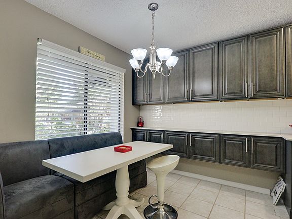 4th image of 10082 Shadywood Pl