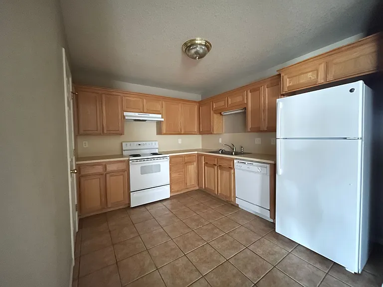 4702 John David Dr — Photo 6